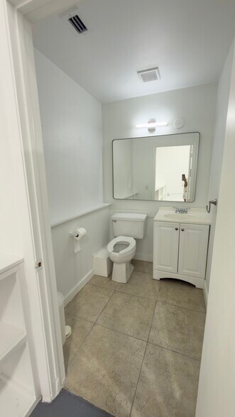More Photos Of 4444 SW 71st Ave, Miami Light Distribution For Lease