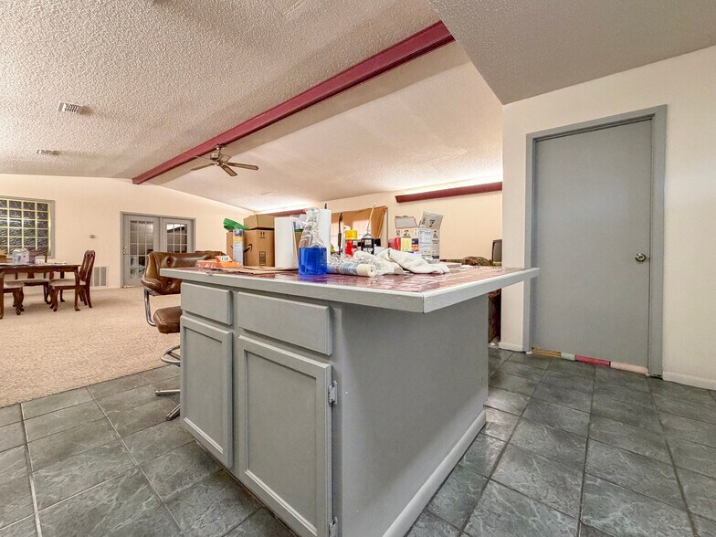More Photos Of 1200 N Louise St, Atlanta Office For Sale