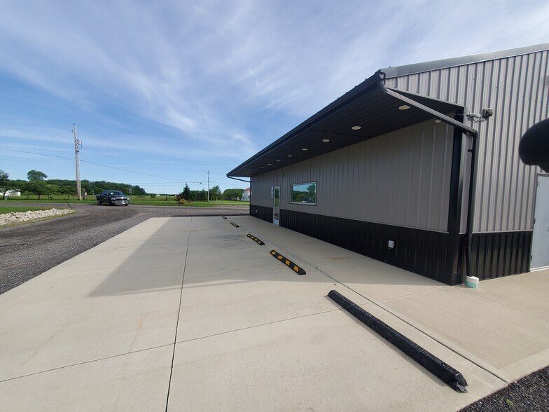 More Photos Of 1579 E Wyandot Ave, Upper Sandusky General Retail For Sale