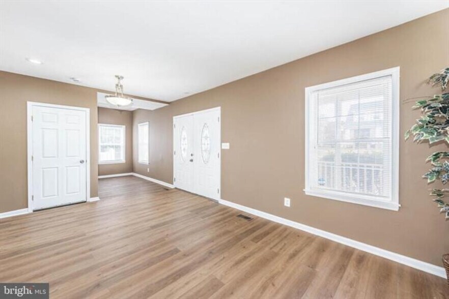 More Photos Of 4021 Barrington Rd, Baltimore Flex For Sale