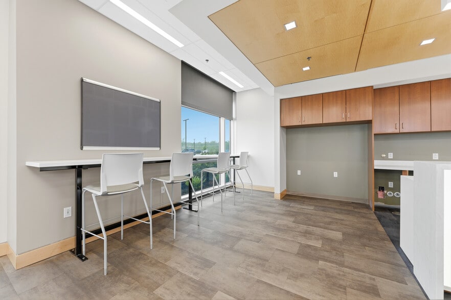 More Photos Of 423 Fortress Blvd, Morgantown Office For Sale