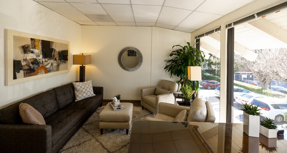 More Photos Of 128 Auburn Ct, Westlake Village Medical For Lease