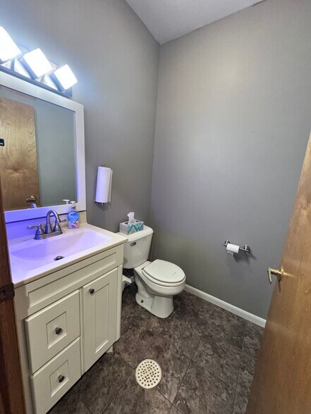 More Photos Of 217 N Randolph St, Macomb Office For Sale