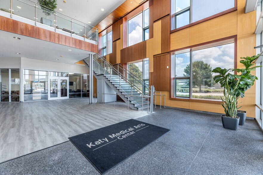 More Photos Of 1331 W Grand Pky N, Katy Medical For Lease