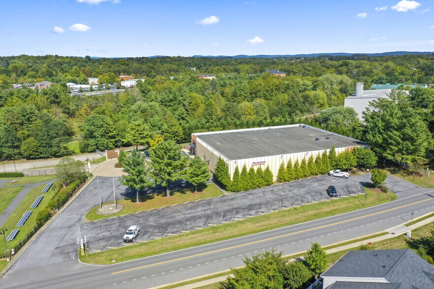 Primary Photo Of 310 N 21st St, Purcellville Manufacturing For Lease