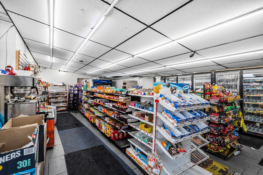 More Photos Of 17537 Grand River Ave, Detroit Service Station For Sale