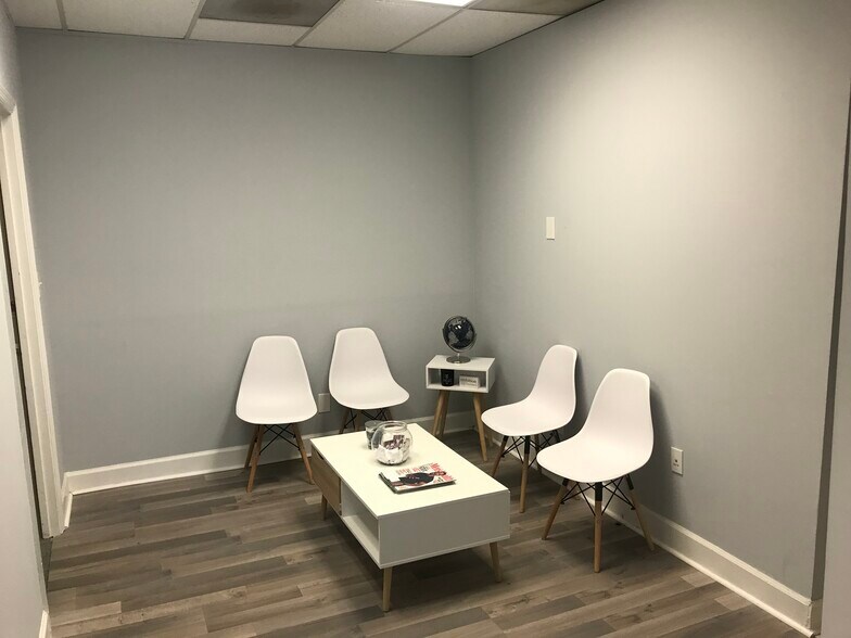 More Photos Of 1225 Johnson Ferry Rd, Marietta Medical For Lease