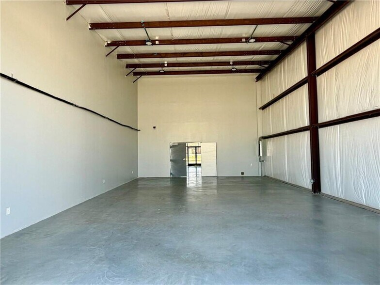 More Photos Of 1100 SW Railroad Ave, Ponchatoula Flex For Lease
