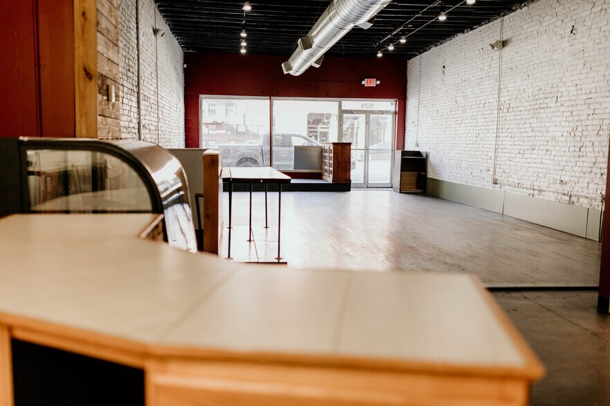 More Photos Of 1529 Grand Blvd, Kansas City Storefront Retail Office For Lease