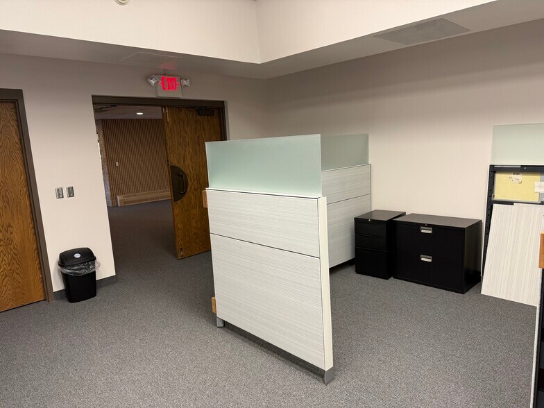 More Photos Of 186 County Road U, River Falls Office For Lease