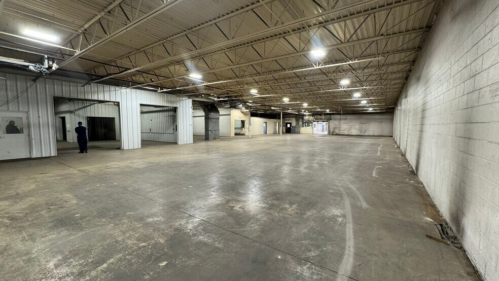 More Photos Of 4220 Springfield-Jamestown Rd, Springfield Warehouse For Lease
