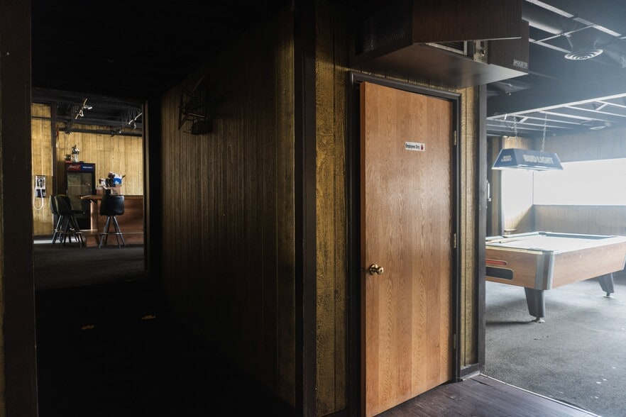 More Photos Of 8919 N 30th St, Omaha Storefront For Lease