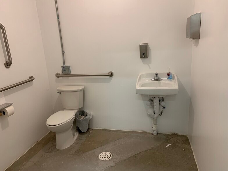 More Photos Of 6101 Washington St, Denver Warehouse For Sale