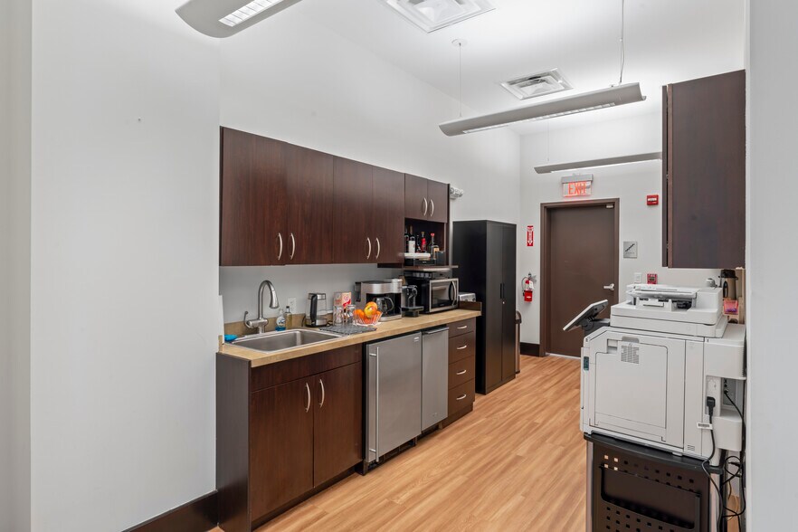 More Photos Of 7809 Woodmont Ave, Bethesda Office Residential For Sale