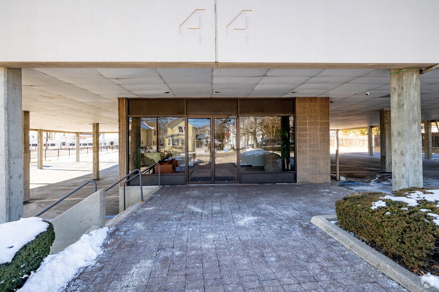 More Photos Of 44 S Bayles Ave, Port Washington Medical For Lease