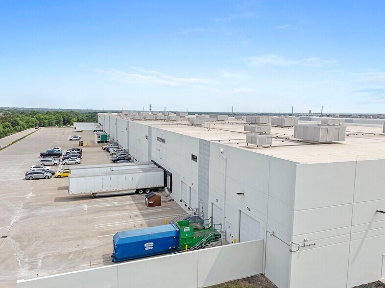 More Photos Of 2910 Telecom Pky, Richardson Manufacturing For Lease