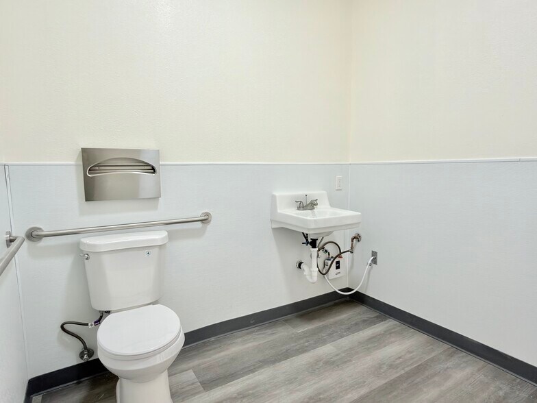 More Photos Of 1645 Indian Hill Blvd, Pomona Storefront For Lease