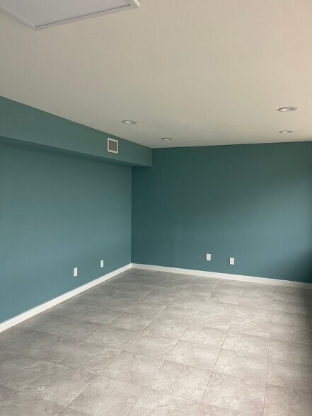 More Photos Of 4500 N Hiatus Rd, Sunrise Warehouse For Lease