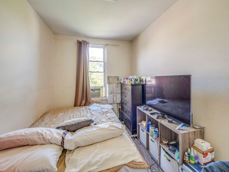 More Photos Of 9530 Avenue L, Brooklyn Storefront Retail Residential For Sale