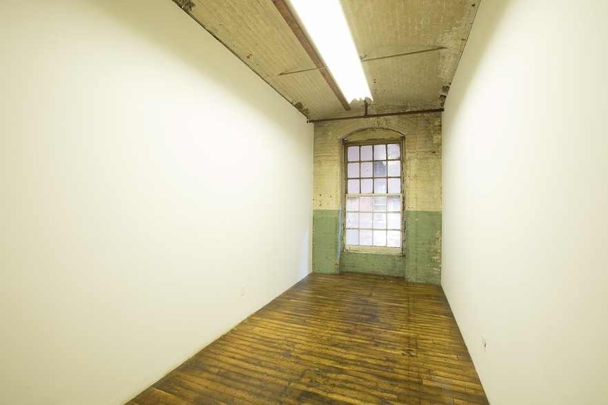 More Photos Of 70 Spruce St, Paterson Warehouse For Sale