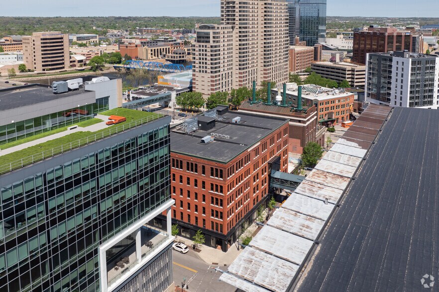 More Photos Of 25 Ottawa Ave SW, Grand Rapids Office For Sale