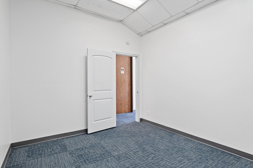 More Photos Of 1500 Brittmoore Rd, Houston Warehouse For Lease