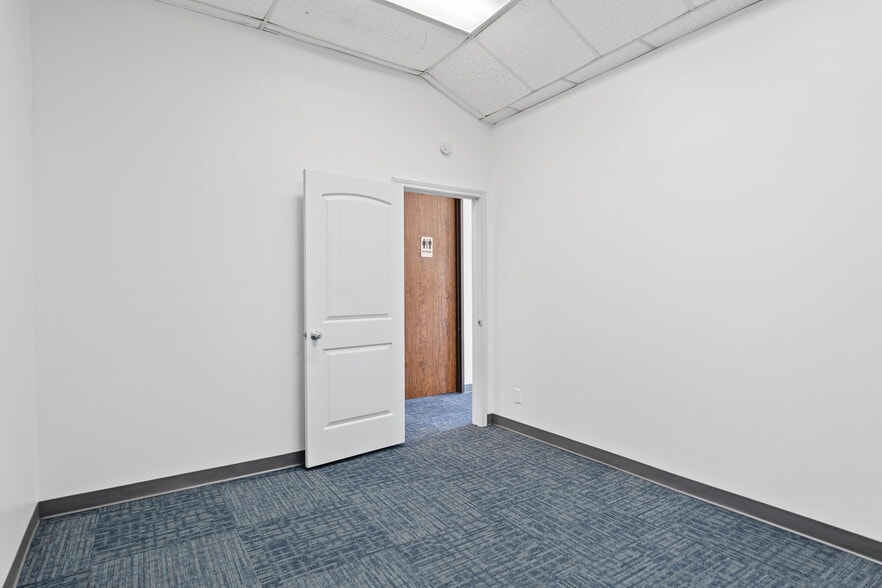 More Photos Of 1500 Brittmoore Rd, Houston Warehouse For Lease