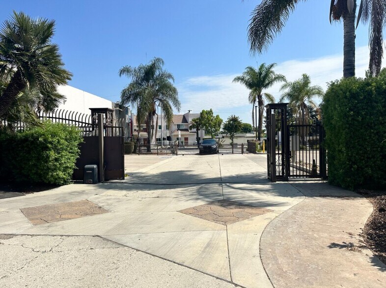 More Photos Of 8226 Whittier Blvd, Pico Rivera Warehouse For Lease