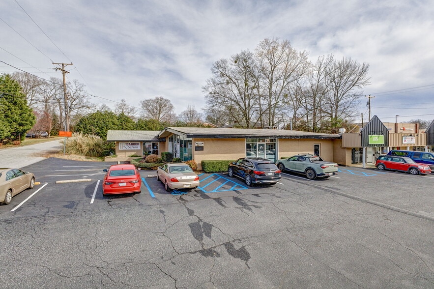 More Photos Of 1122-1126 N Pleasantburg Dr, Greenville Freestanding For Lease