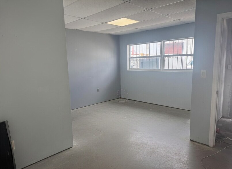 More Photos Of 4330-4342 E 10th Ct, Hialeah Warehouse For Lease
