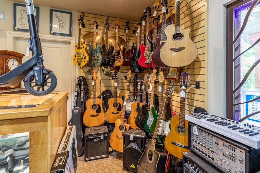 More Photos Of 1300 Clark Fork Dr, Missoula Freestanding For Sale