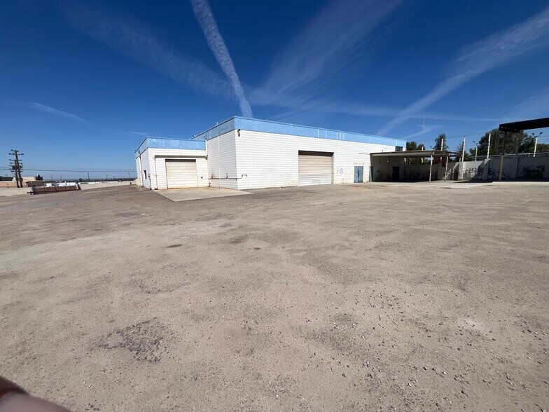More Photos Of 1919 Columbus St, Bakersfield Warehouse For Lease