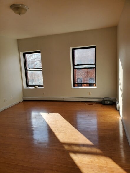 More Photos Of 358 Grove St, Jersey City Storefront Retail Residential For Lease