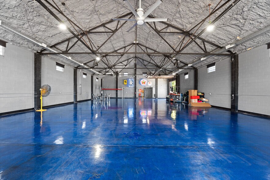 More Photos Of 1400 S Gribble St, Sherman Flex For Sale