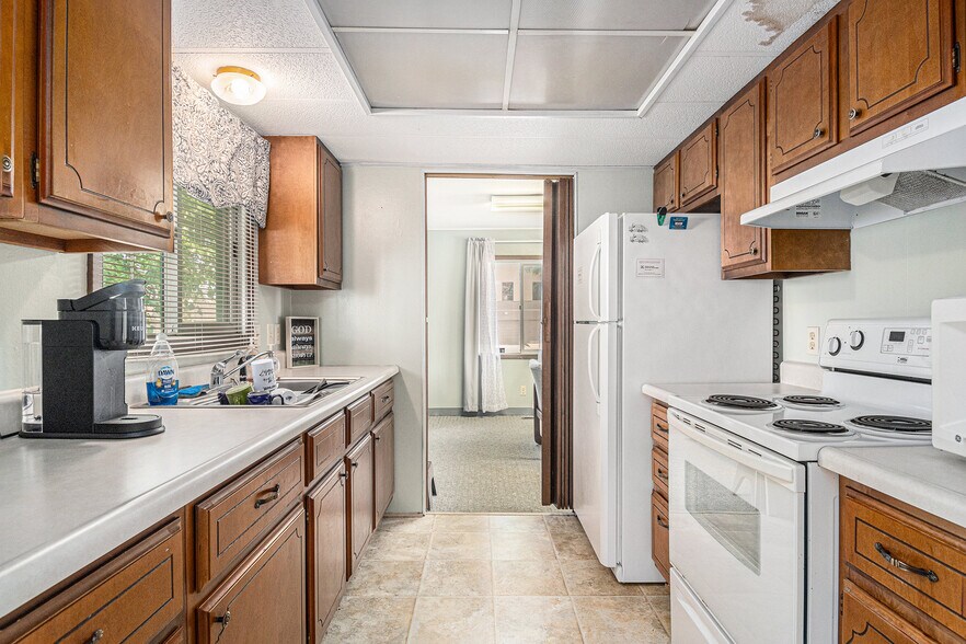 More Photos Of 302 S 74th St, Omaha Office For Sale