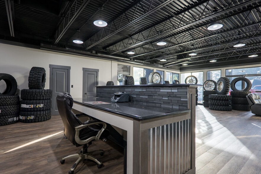 More Photos Of 1201 N Ashley St, Valdosta Auto Repair For Sale