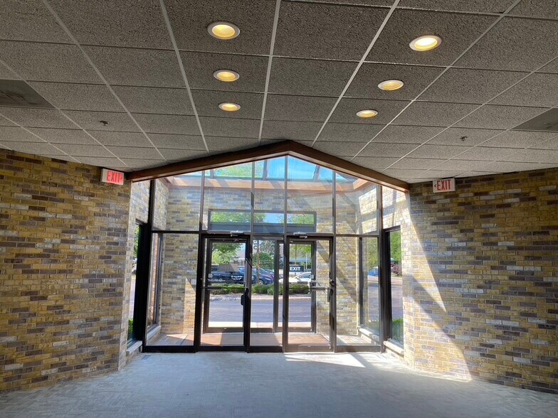 More Photos Of 236 E Northwest Hwy, Palatine Medical For Lease