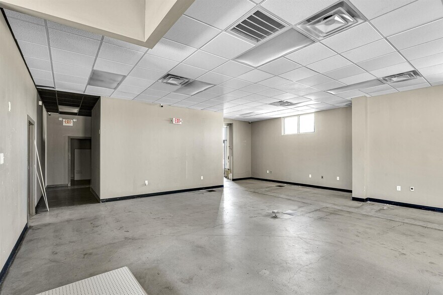 More Photos Of 1713 Park Pl, College Station General Retail For Lease