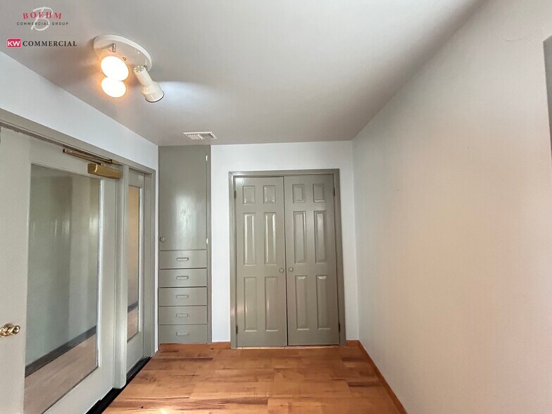 More Photos Of 626 High St, Comfort Storefront For Sale