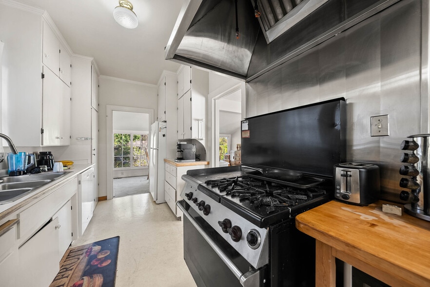 More Photos Of 825 N Forbes St, Lakeport Specialty For Sale