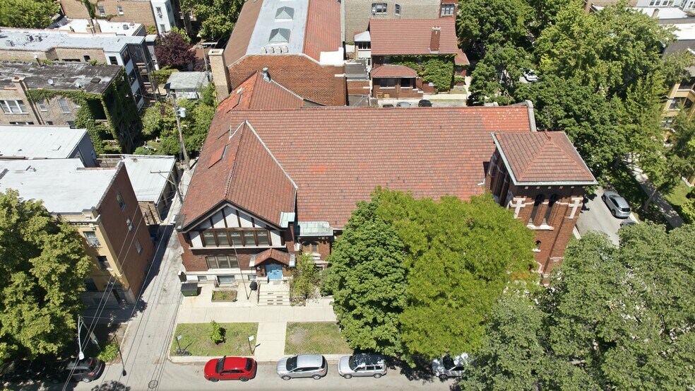 More Photos Of 1244 W Thorndale Ave, Chicago Specialty For Sale