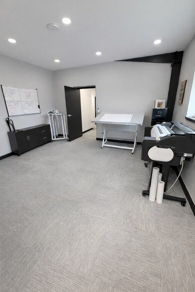 More Photos Of 1394 Alpha dr, Mcminnville Light Distribution For Lease