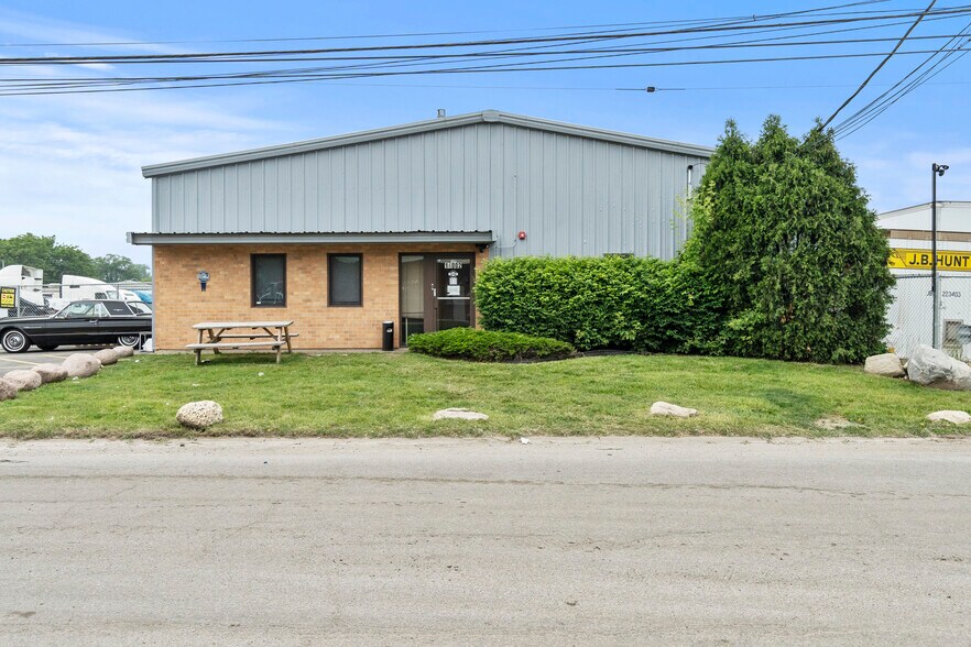 More Photos Of 14002 S Harrison Ave, Posen Truck Terminal For Sale