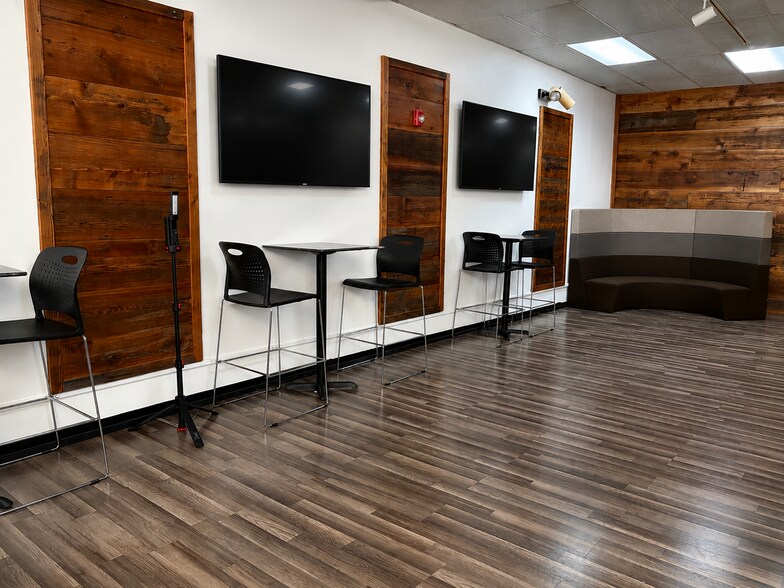 More Photos Of 1116-1120 Grand Blvd, Kansas City Storefront For Lease