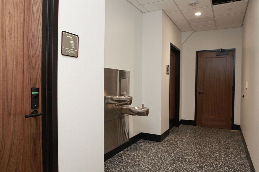 More Photos Of 21 N Greenwood Ave, Tulsa Office For Lease