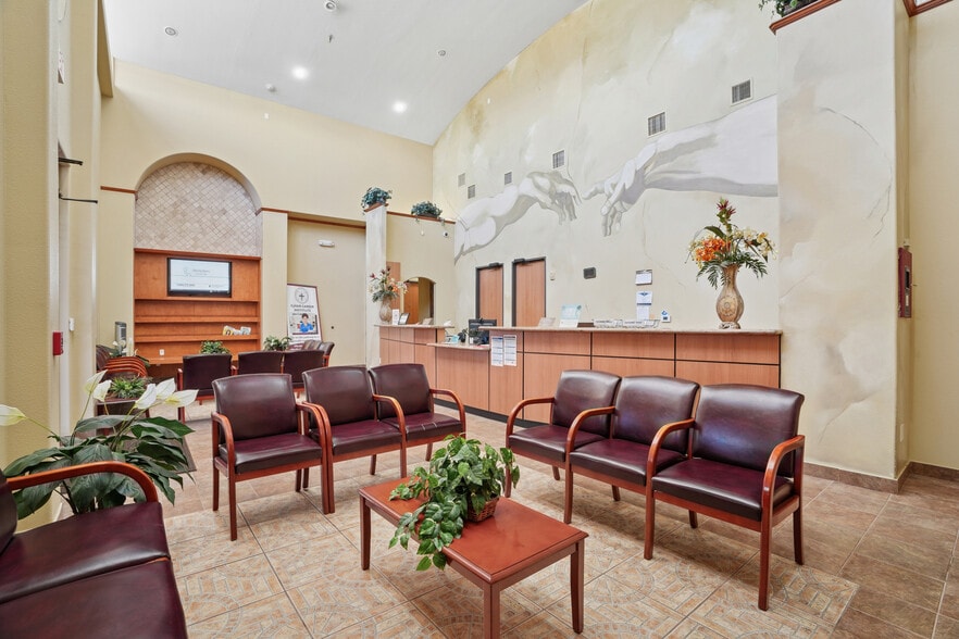 More Photos Of 11706 Fallbrook Dr, Houston Medical For Lease