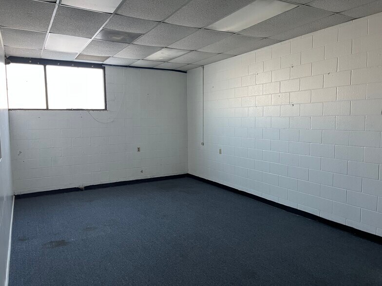 More Photos Of 6612 Arlington Expy, Jacksonville Schools For Lease