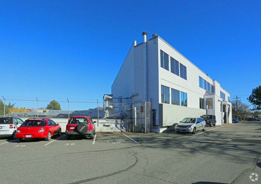 More Photos Of 1095 Mckenzie Ave, Saanich Office For Lease