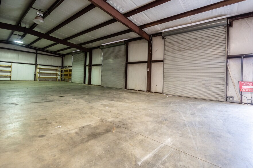 More Photos Of 3006 Air Park Rd, Fuquay Varina Warehouse For Lease
