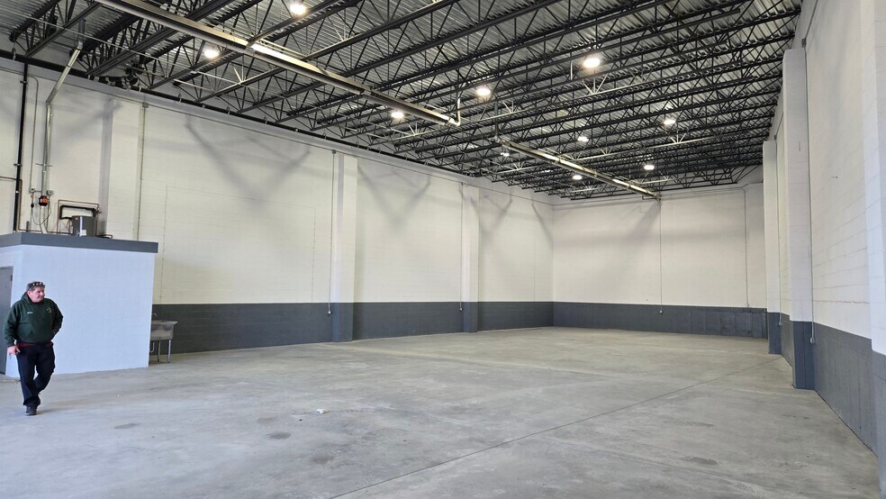 More Photos Of 1330-1332 E Bay Ave, Bronx Industrial For Lease